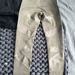alo leggings barely worn